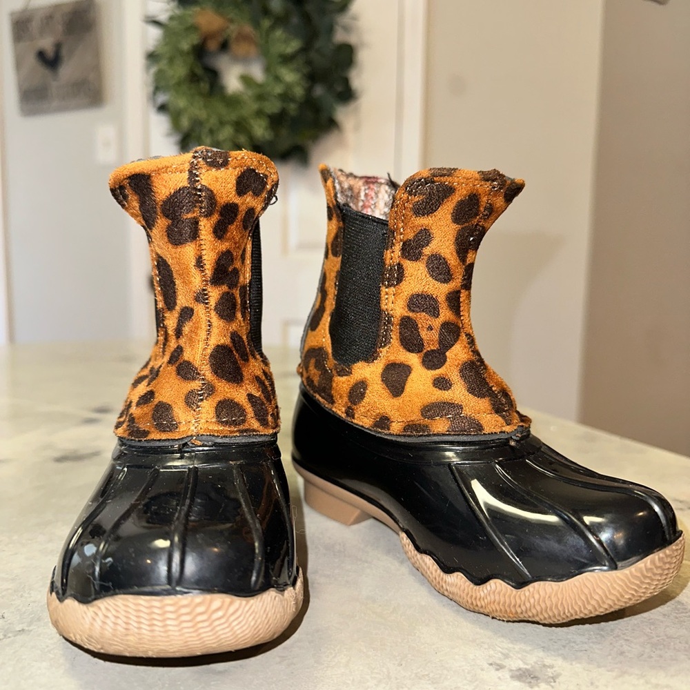 Cracker Barrel‎ Little Girls Leopard Duck Boots Size 9